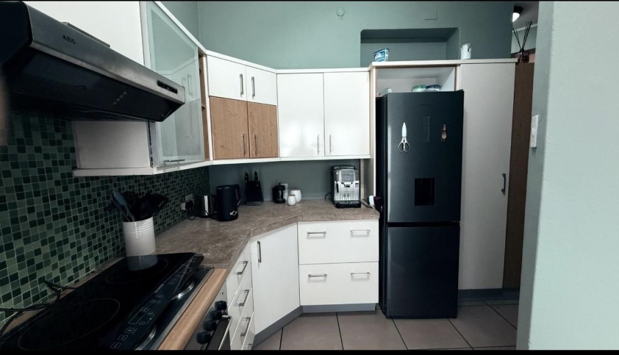 To Let 2 Bedroom Property for Rent in Green Point Western Cape